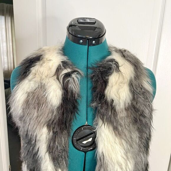 Almost Famous Faux Fur Open Front Knitted Back Lightweight Sweater Vest - Picture 5 of 11